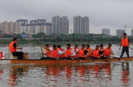 Qifeng fruit industry dragon boat team participated in the dragon boat competition of the 2023 Shaanxi Provincial National Fitness Games